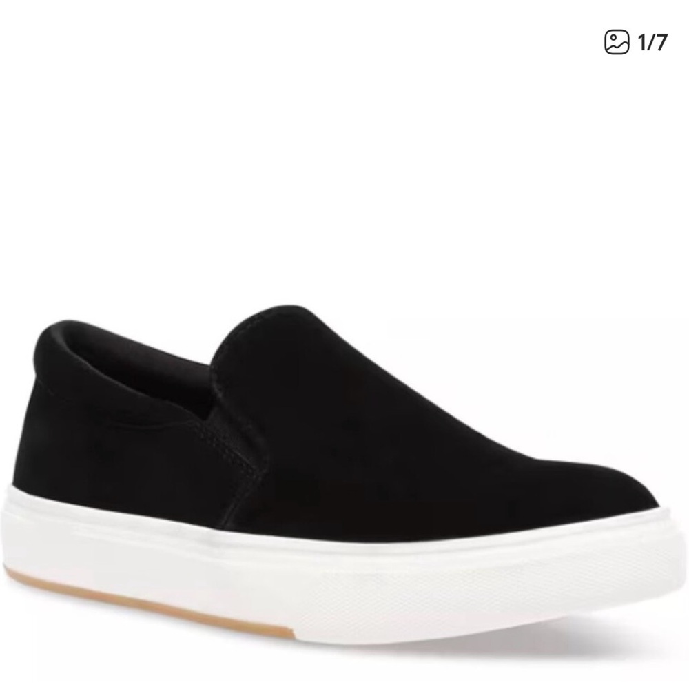 STEVE MADDEN SUEDE SLIP ON SNEAKERS